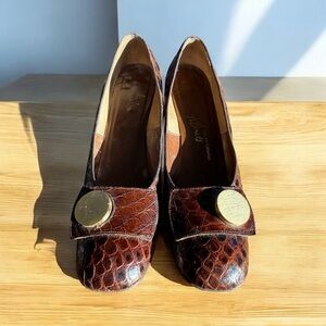 VINTAGE FILENE’S DESIGNER COLLECTION CROC-EMBOSSED PUMPS – NARROW WIDTH